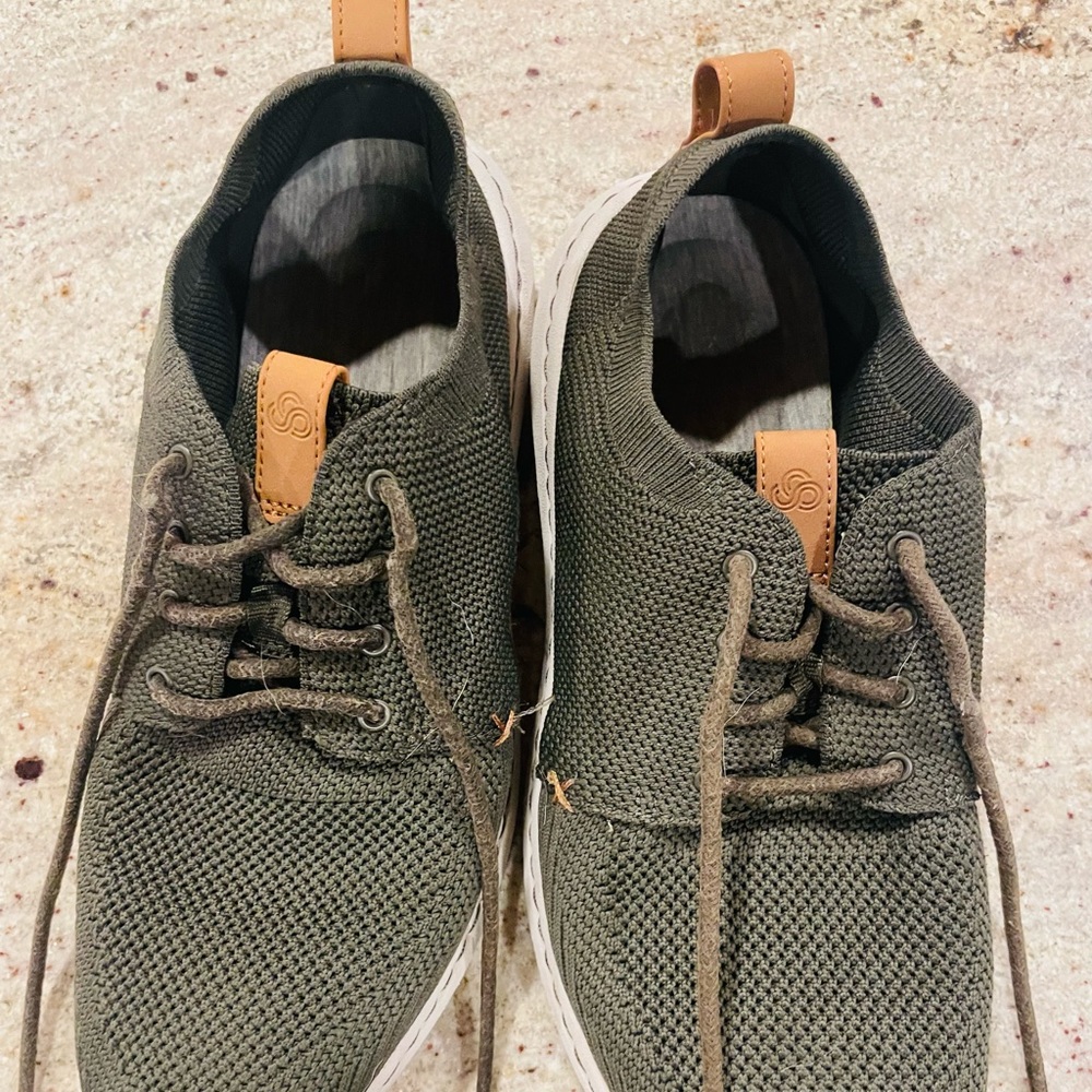 Clark Men’s Soft Cushion Low Top Sneaker Size 8